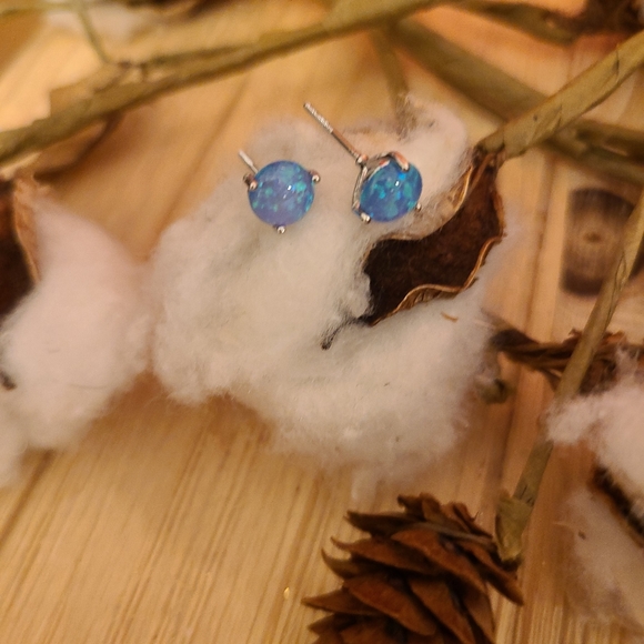 💙💙BACK IN STOCK💙💙INSANELY GORGEOUS!! BLUE GenuineOPAL Martini Cut Studs 💙💙 - Picture 11 of 11